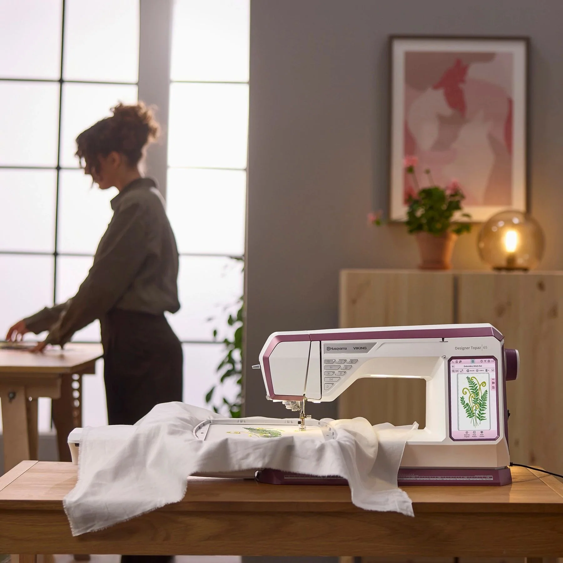 HUSQVARNA® VIKING® DESIGNER TOPAZ™ 65 Sewing & Embroidery Machine - Image 9