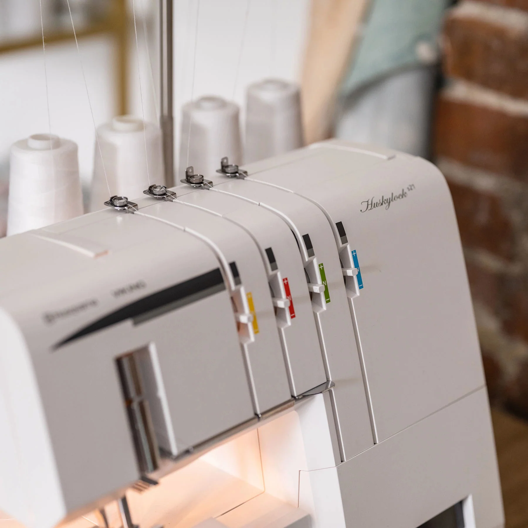 HUSQVARNA® VIKING® HUSKYLOCK™ S21 Overlock Machine - Image 5