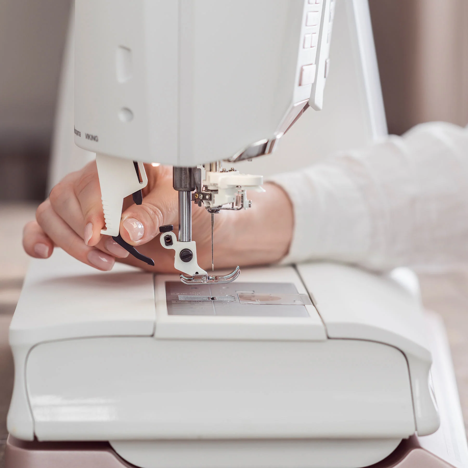 HUSQVARNA® VIKING® Refurbished DESIGNER EPIC™ 2 Sewing & Embroidery Machine in Indigo Ice - Image 15