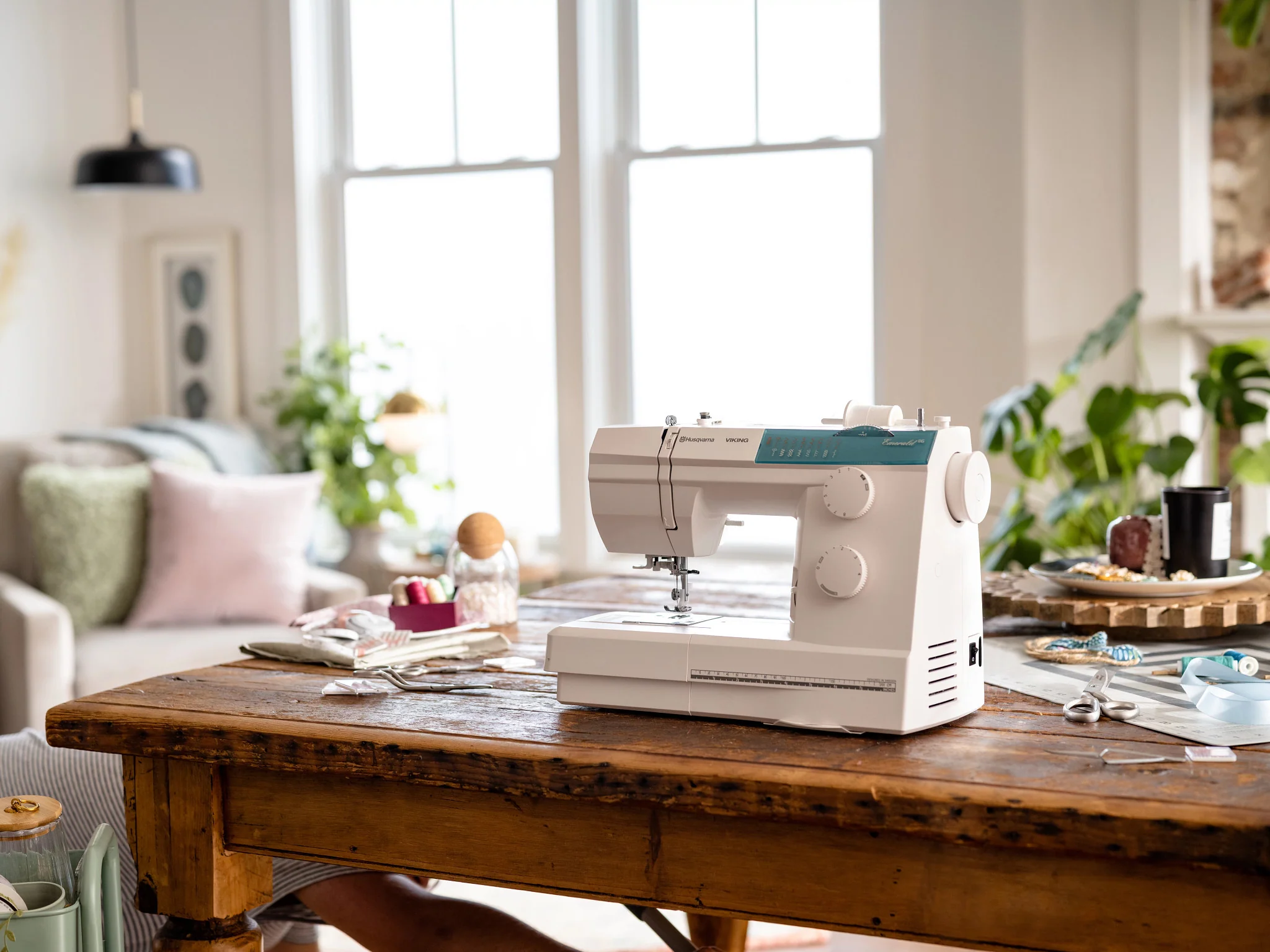 HUSQVARNA® VIKING® EMERALD™ 116 Sewing Machine - Image 7
