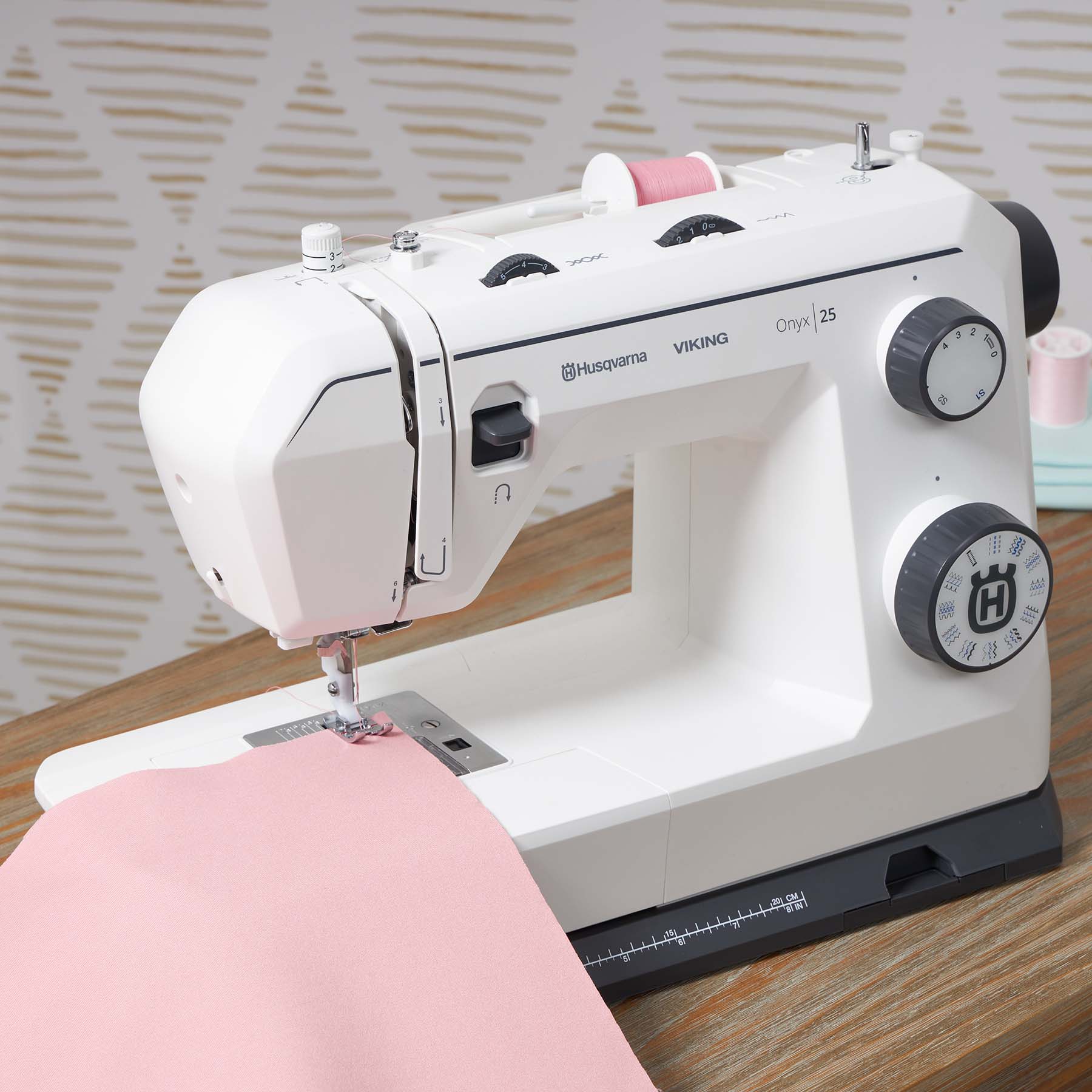 HUSQVARNA® VIKING® ONYX™ 25 Sewing Machine - Image 5
