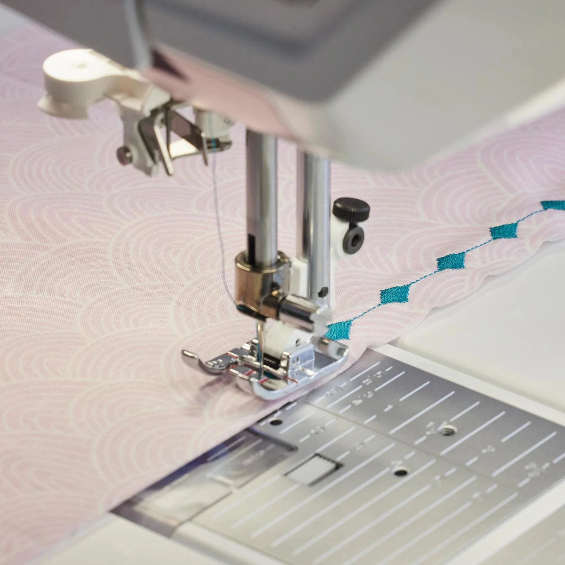 HUSQVARNA® VIKING® Refurbished EPIC™ QUILT™ 97 Sewing Machine - Image 7