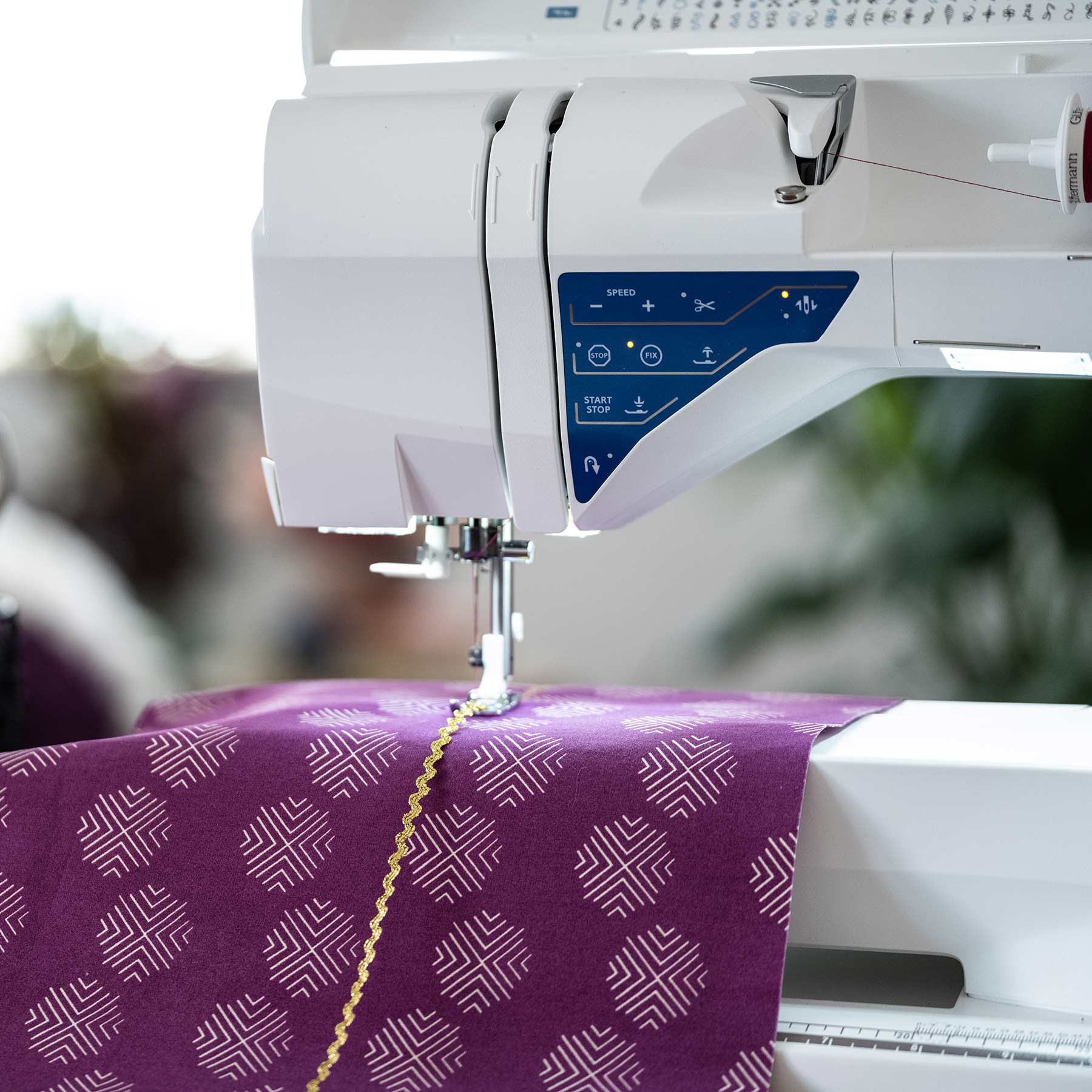 HUSQVARNA® VIKING® SAPPHIRE™ 930 Quilting Bundle - Image 5