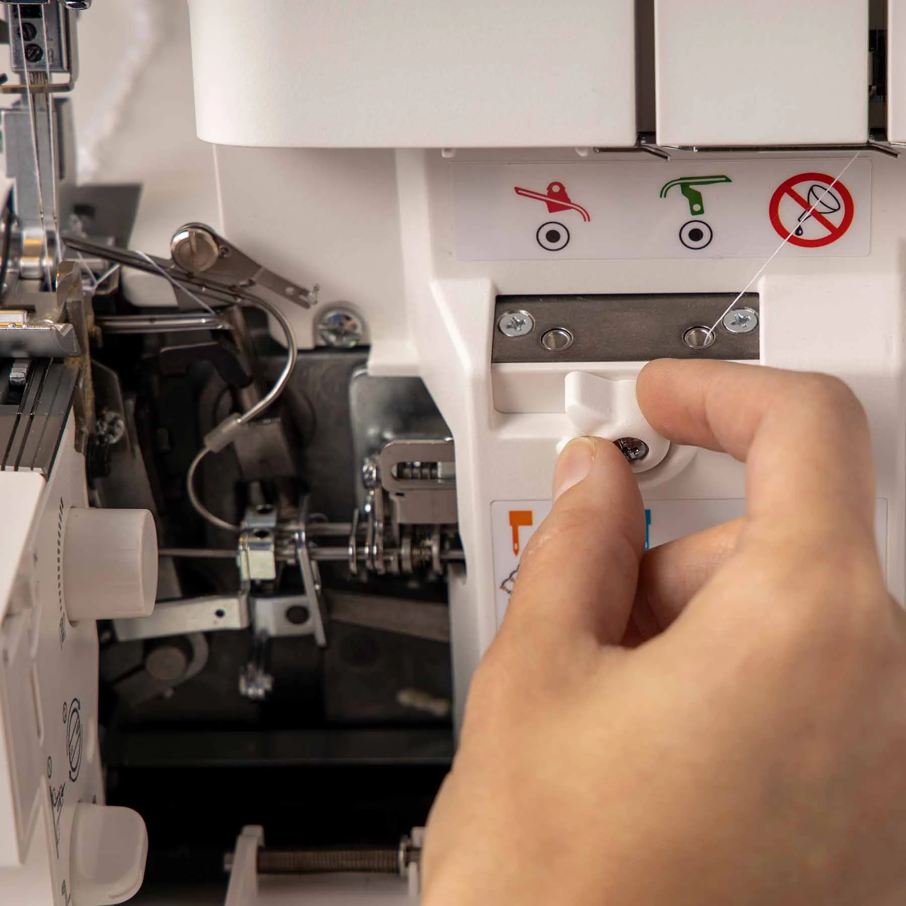 PFAFF® admire™ air 5000 Overlock Machine - Image 9