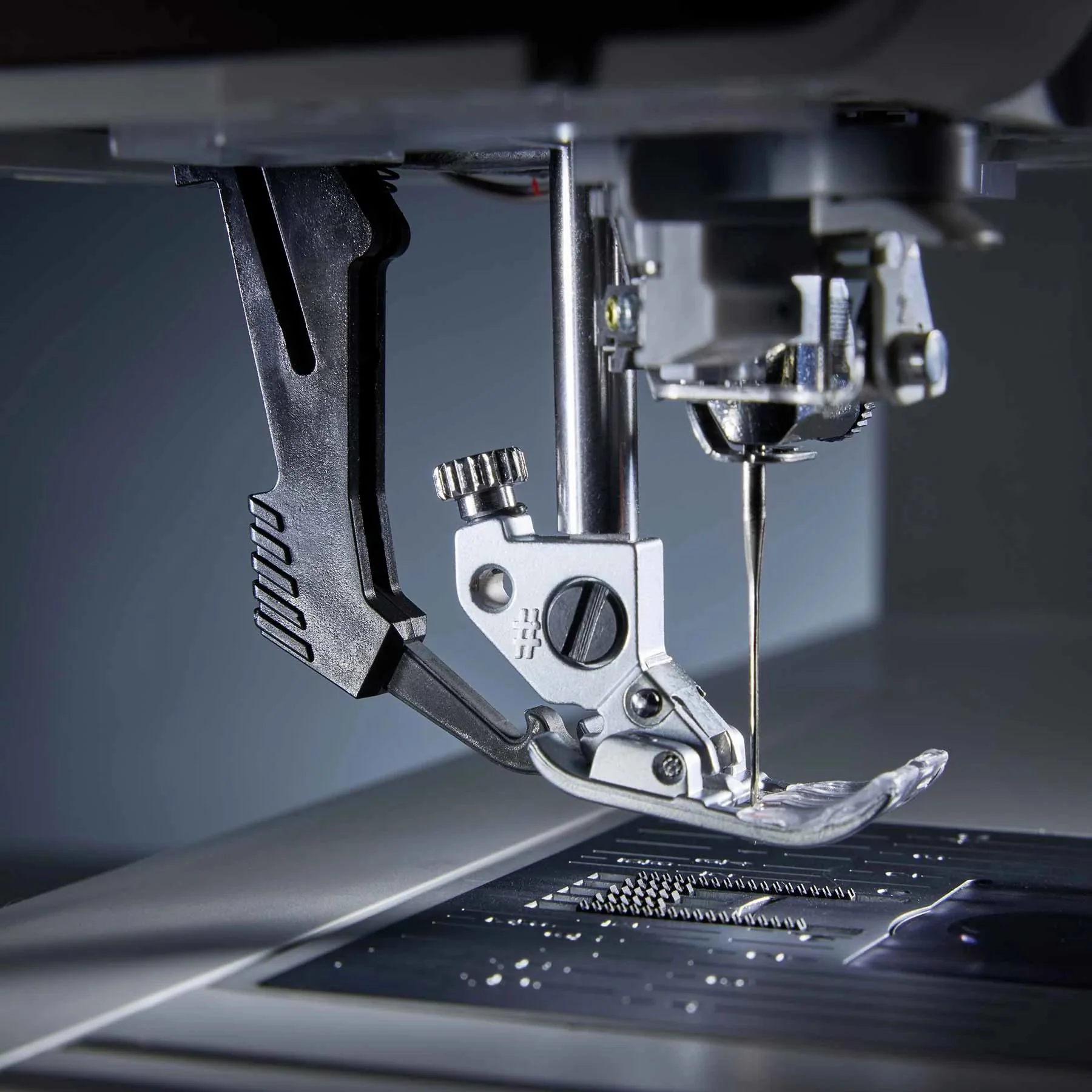 PFAFF® expression™ 715 Sewing Machine - Image 3