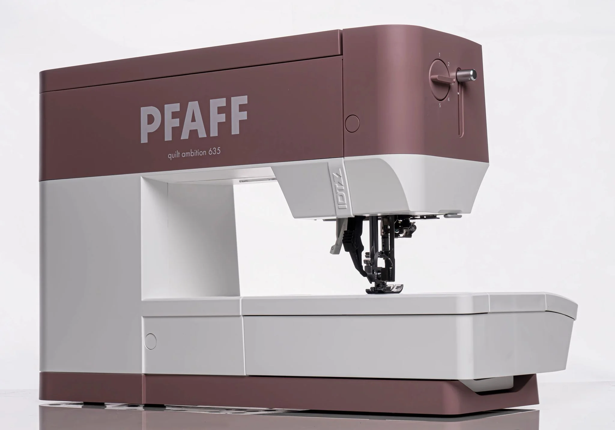 PFAFF® quilt ambition™ 635 Sewing Machine - Image 14