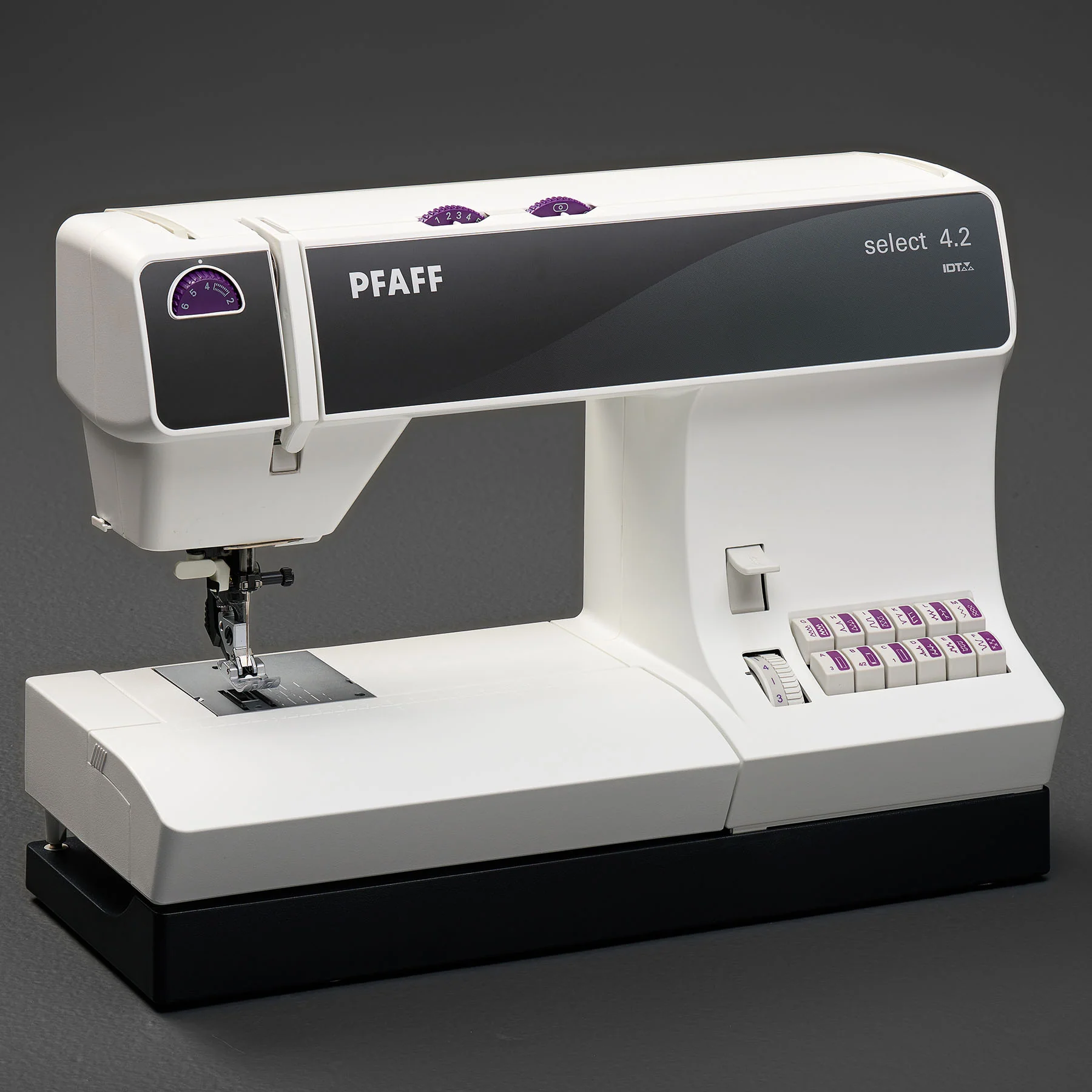 PFAFF® select™ 4.2 Sewing Machine - Image 9
