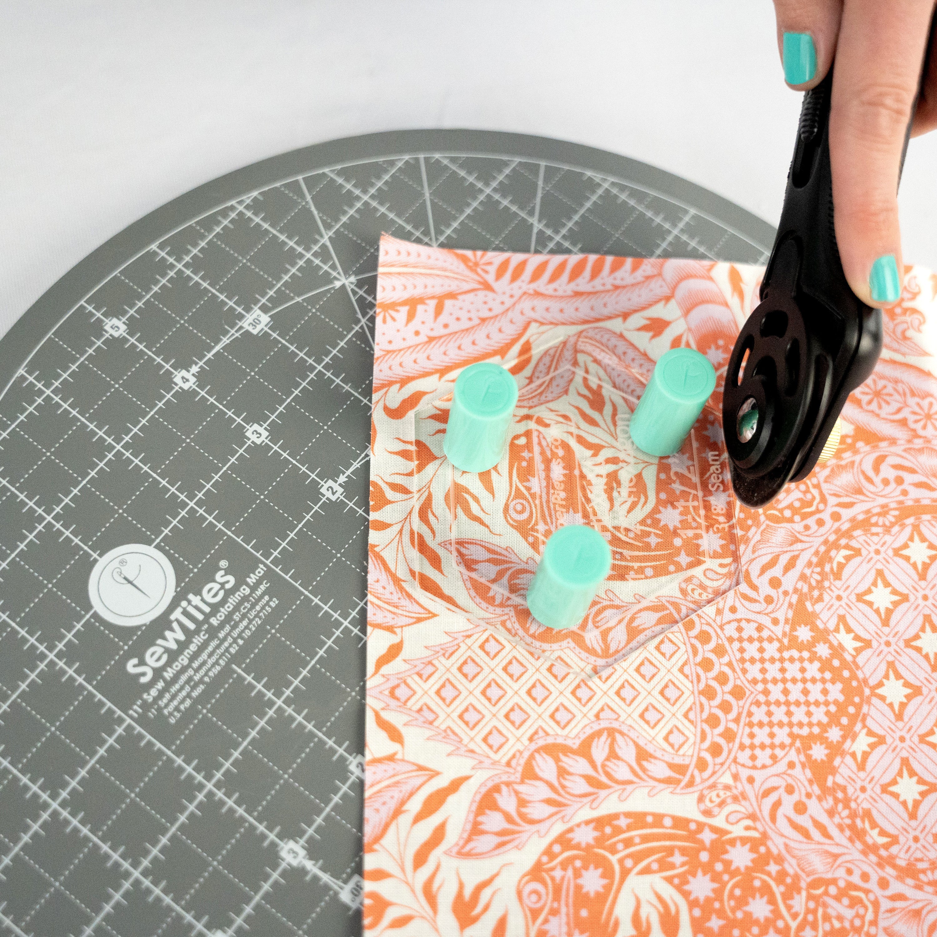 Sew Magnetic 11" Rotating Self-Healing Cutting Mat by SewTites - Image 2