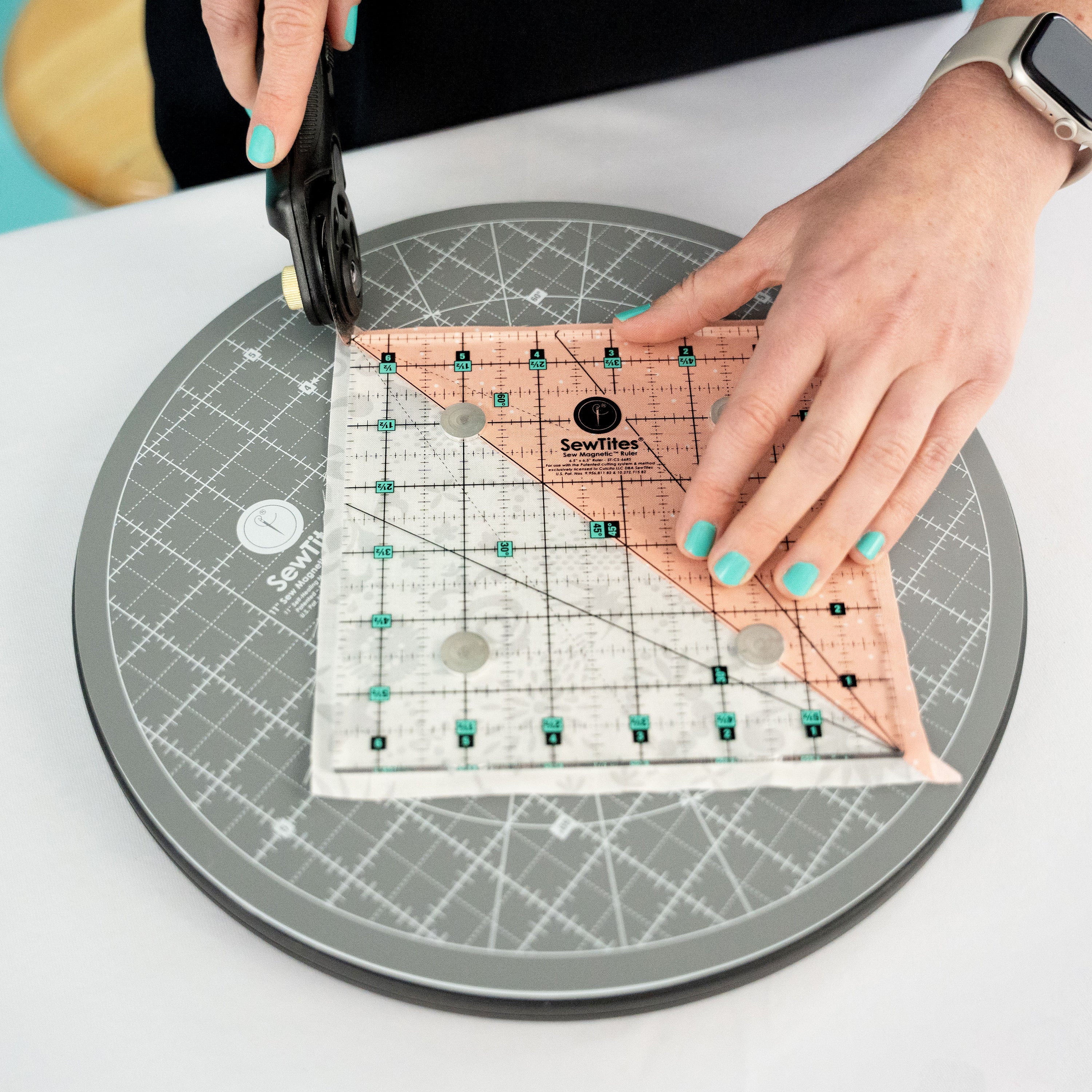 Sew Magnetic 11" Rotating Self-Healing Cutting Mat by SewTites - Image 4