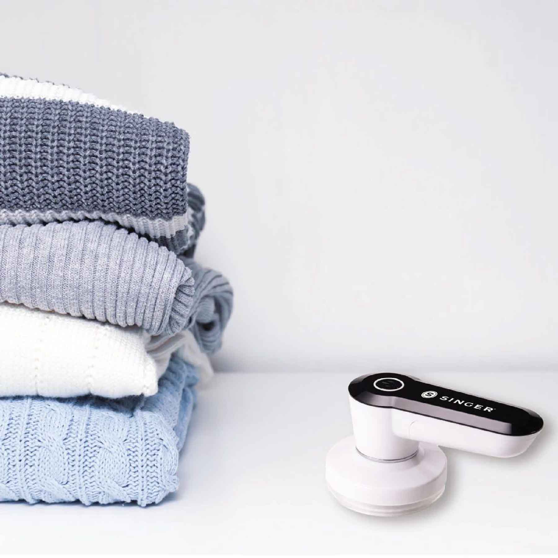 SINGER® Compact Fabric Shaver & Lint Remover - Battery Powered - Image 9
