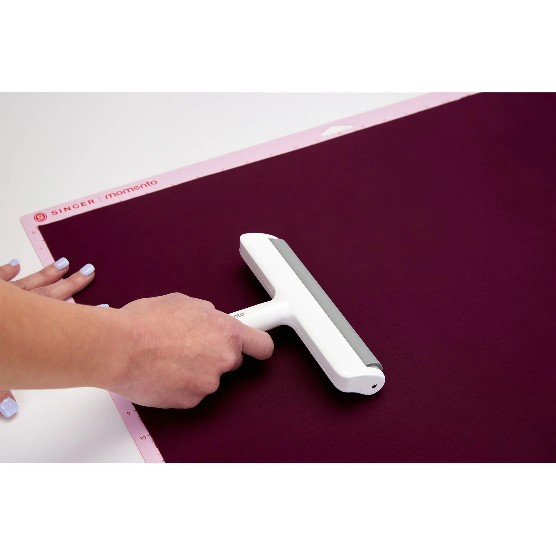 SINGER® MOMENTO™ 6 inch Brayer - Image 2