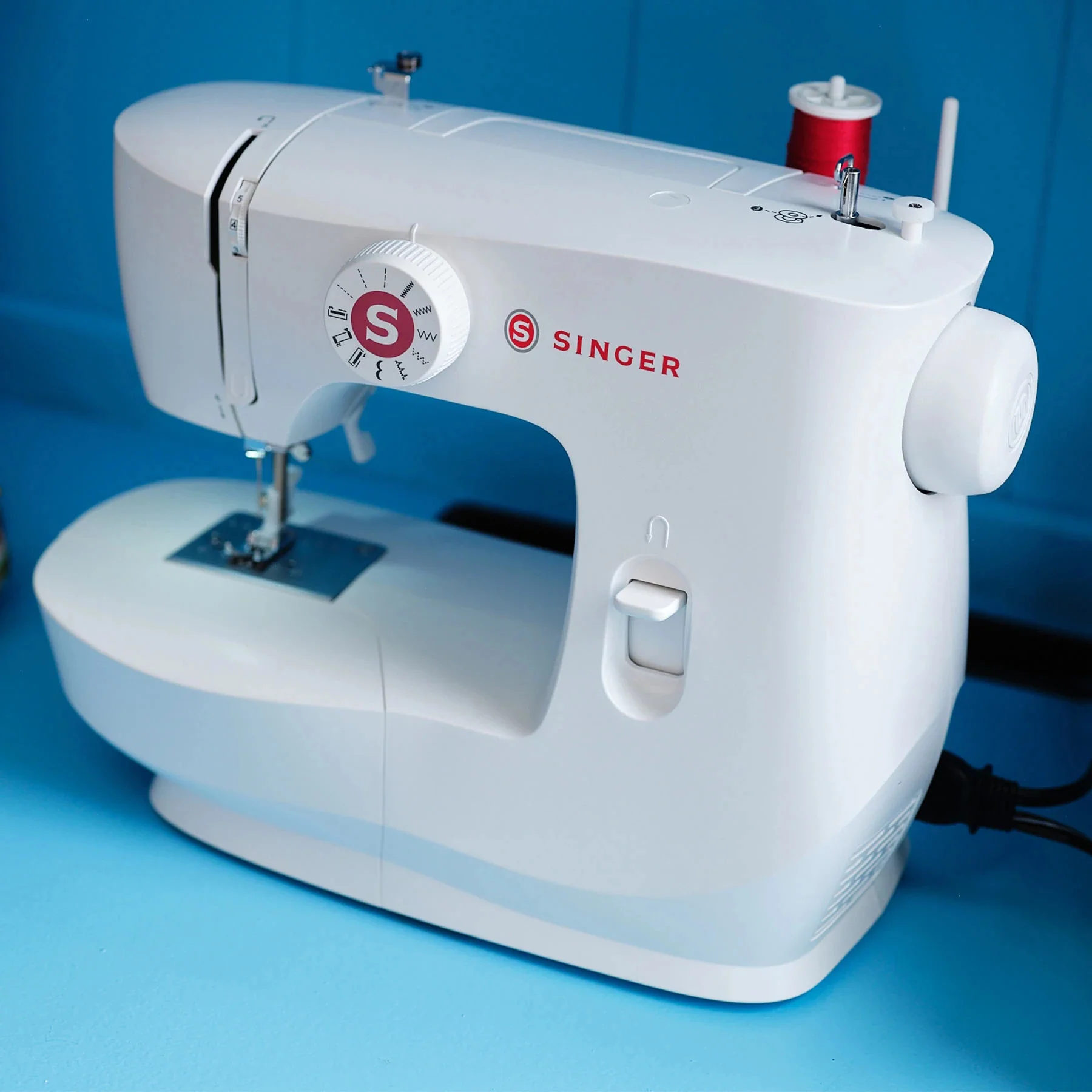 SINGER® MX60 Sewing Machine - Image 2